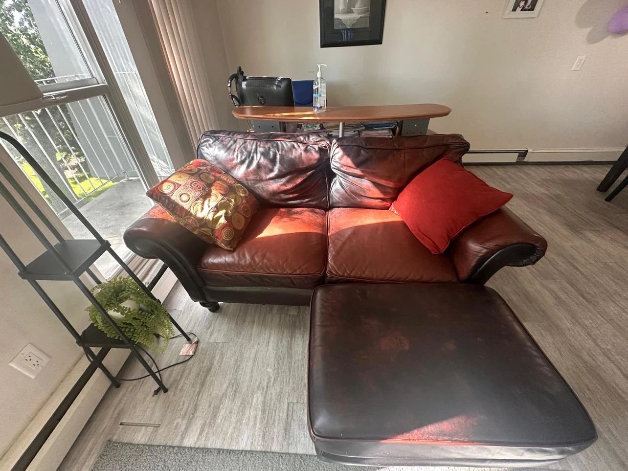 Three seater chair and table for sale - photo 5