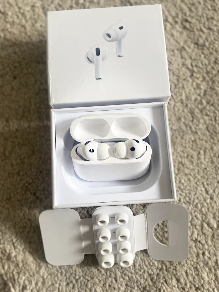 Apple AirPods Pro Wireless Earbuds - photo 2