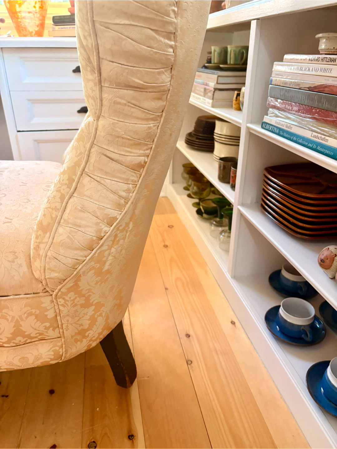 Vintage Tufted Accent Chair - photo 2