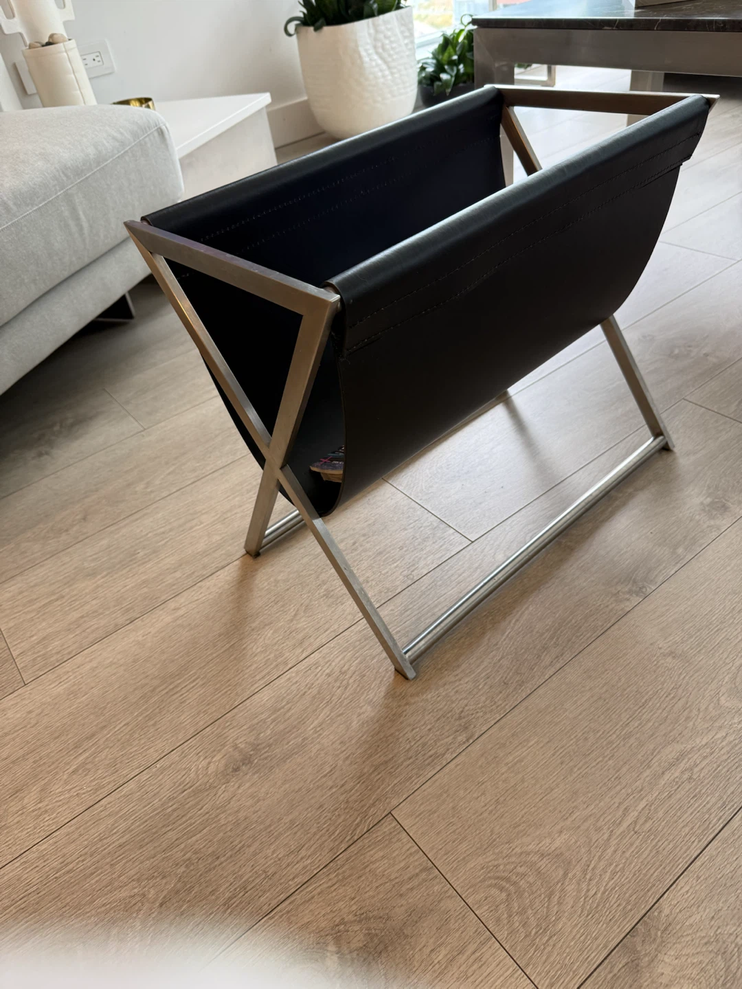 18 karat - real Black leather and metal magazine rack - photo 2