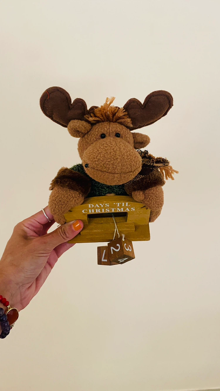 8 inch Christmas countdown reindeer - photo 2