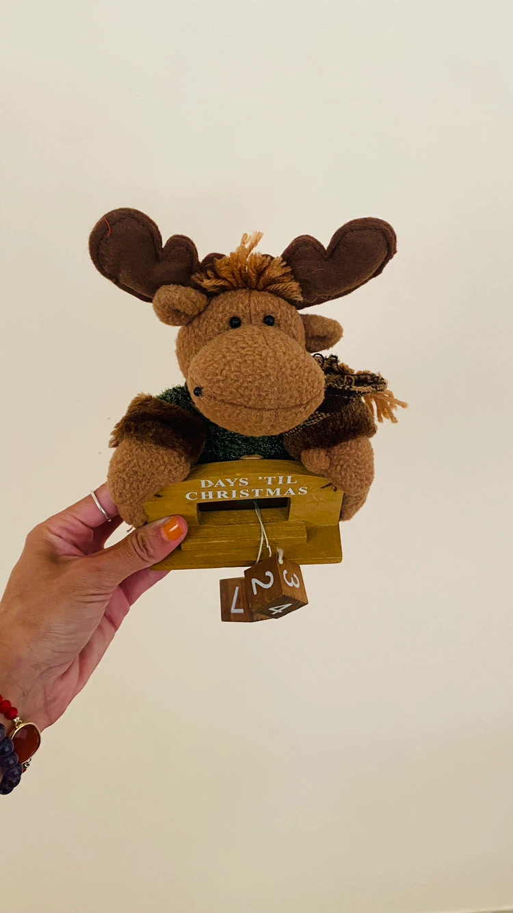 8 inch Christmas countdown reindeer - photo 3