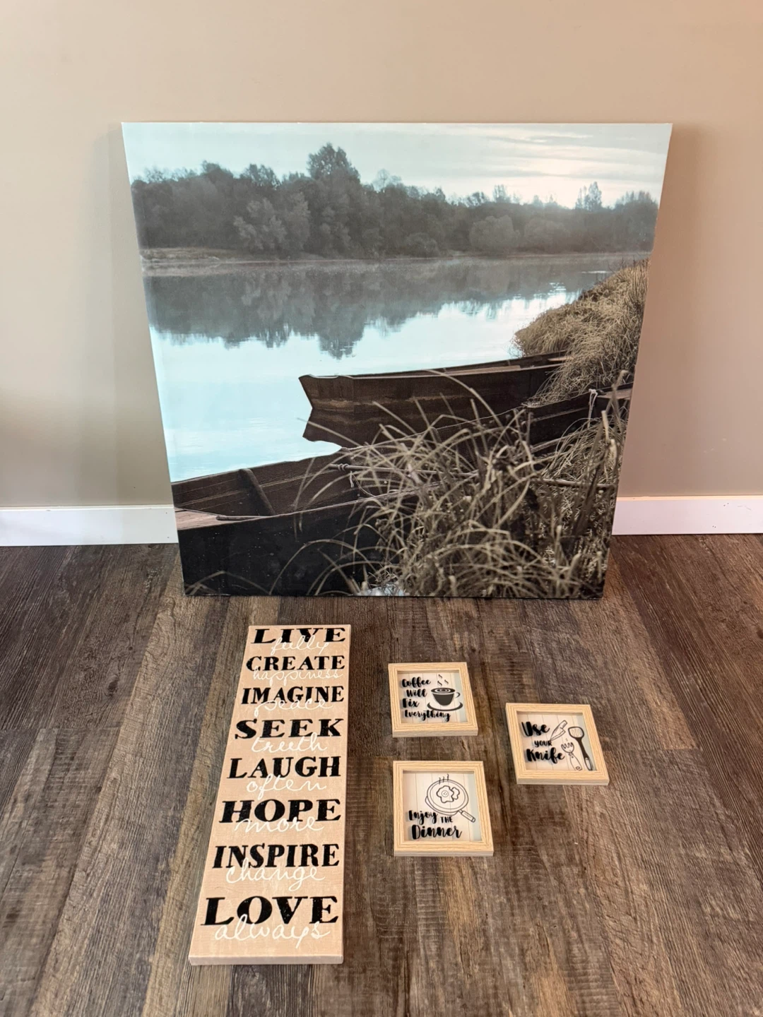 Assorted wall art and kitchen decor set