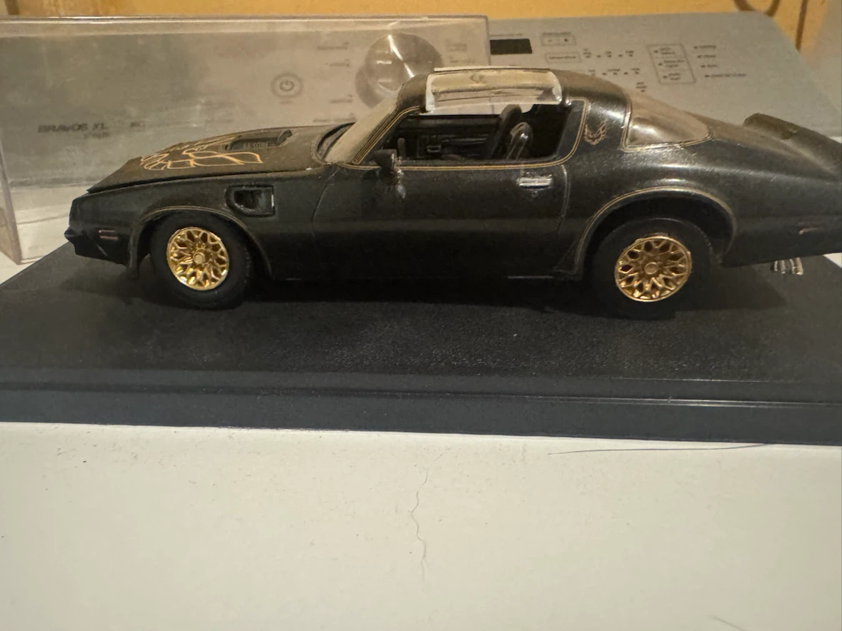 Smokey and the Bandit Trans Am with showcase - photo 2
