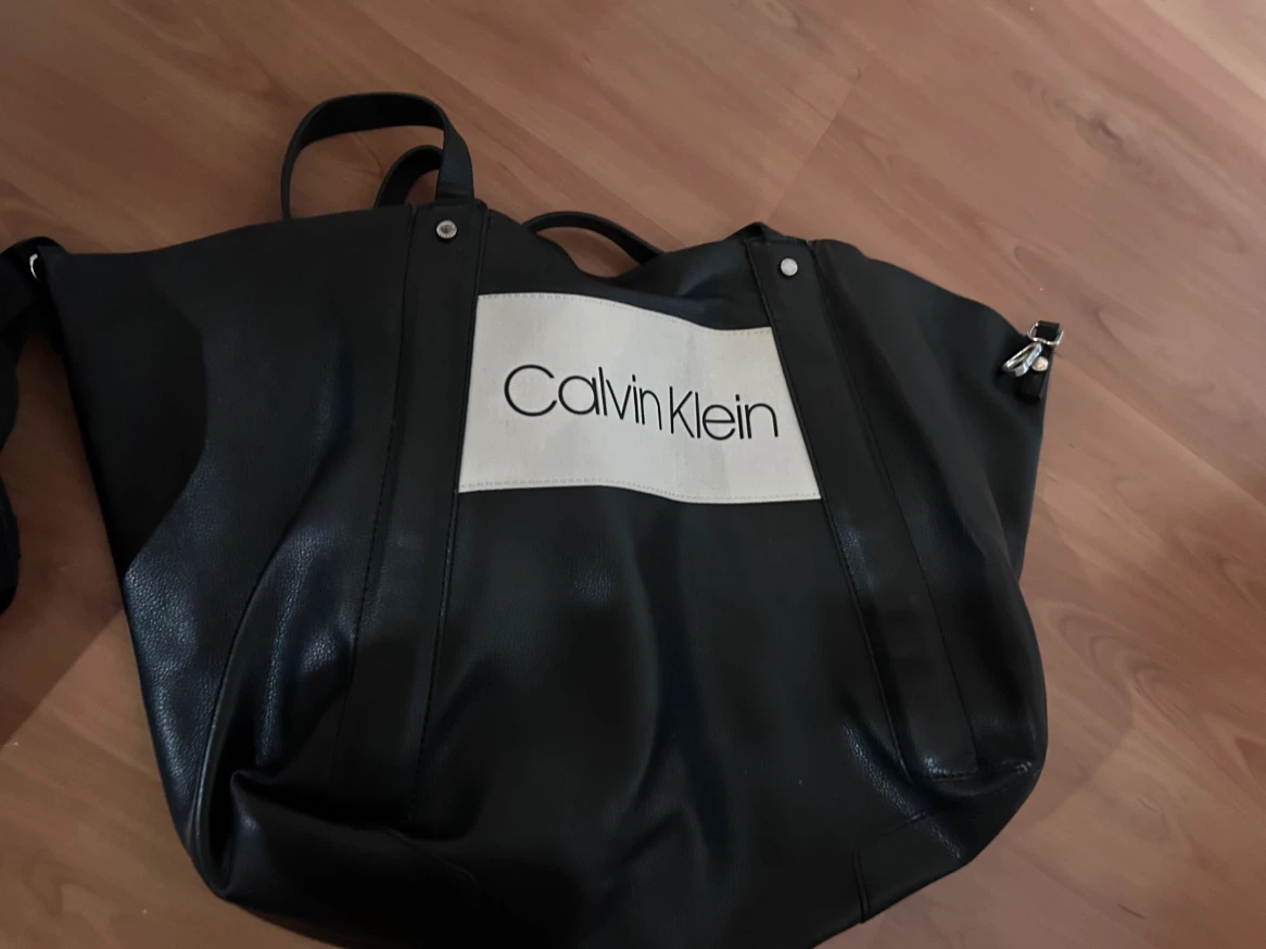 Calvin Klein Black Tote Bag with makeup bag - photo 2