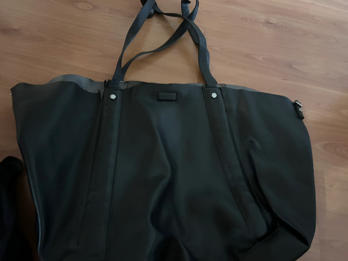 Calvin Klein Black Tote Bag with makeup bag - photo 3