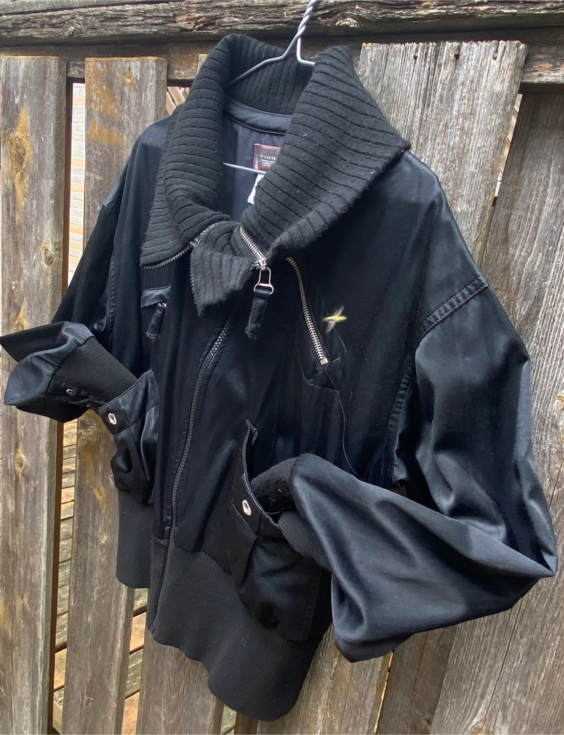 Biscote Black Jacket, Size Medium - photo 2
