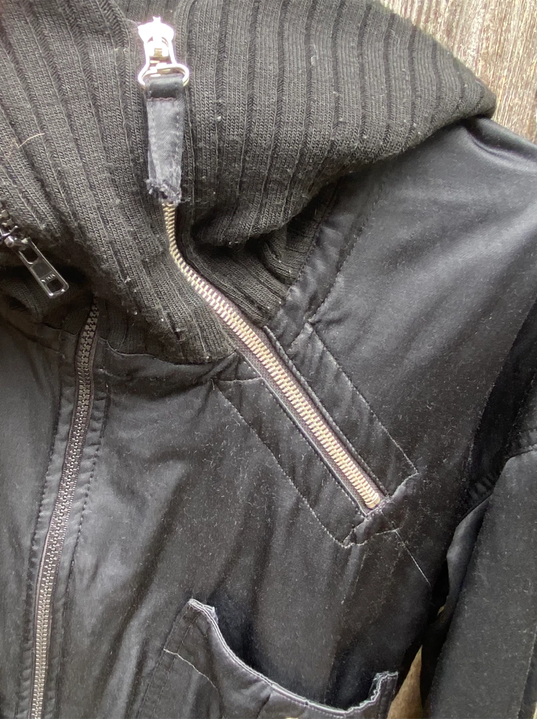 Biscote Black Jacket, Size Medium - photo 4