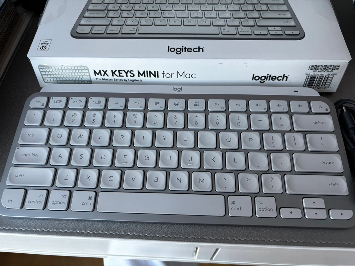 MX Keys Mini Keyboard for Mac in Excellent Condition - photo 2