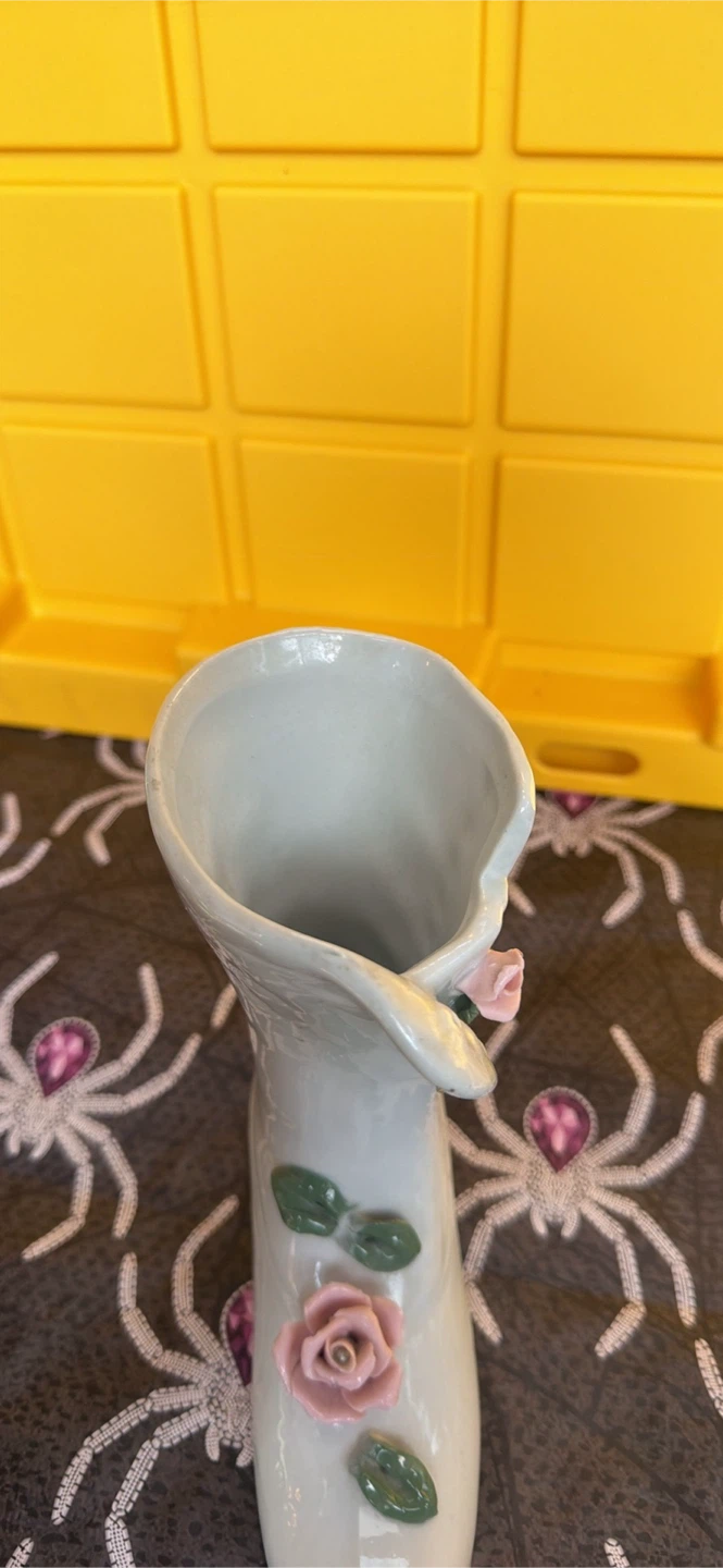 White Ceramic Victorian Boot Vase - photo 3