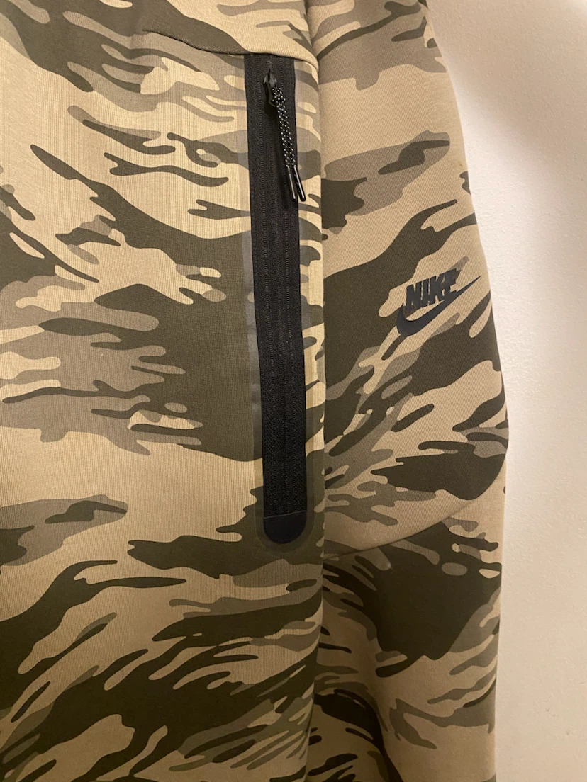 Nike Men’s Camo Shorts – Size M - photo 2
