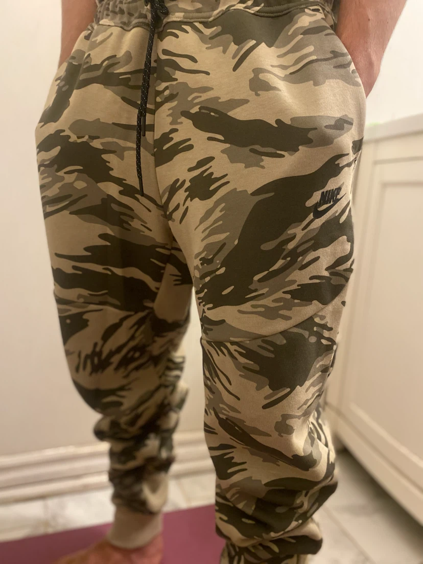 Nike Men’s Camo Shorts – Size M - photo 3