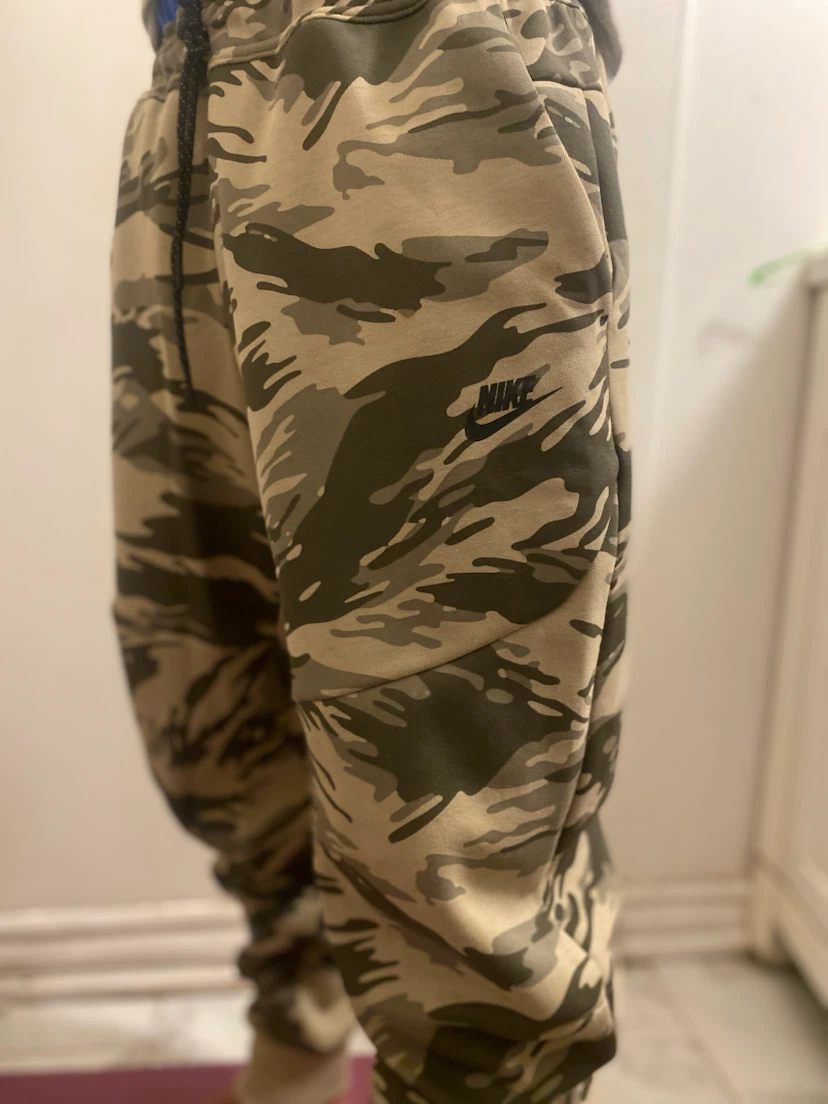 Nike Men’s Camo Shorts – Size M - photo 4
