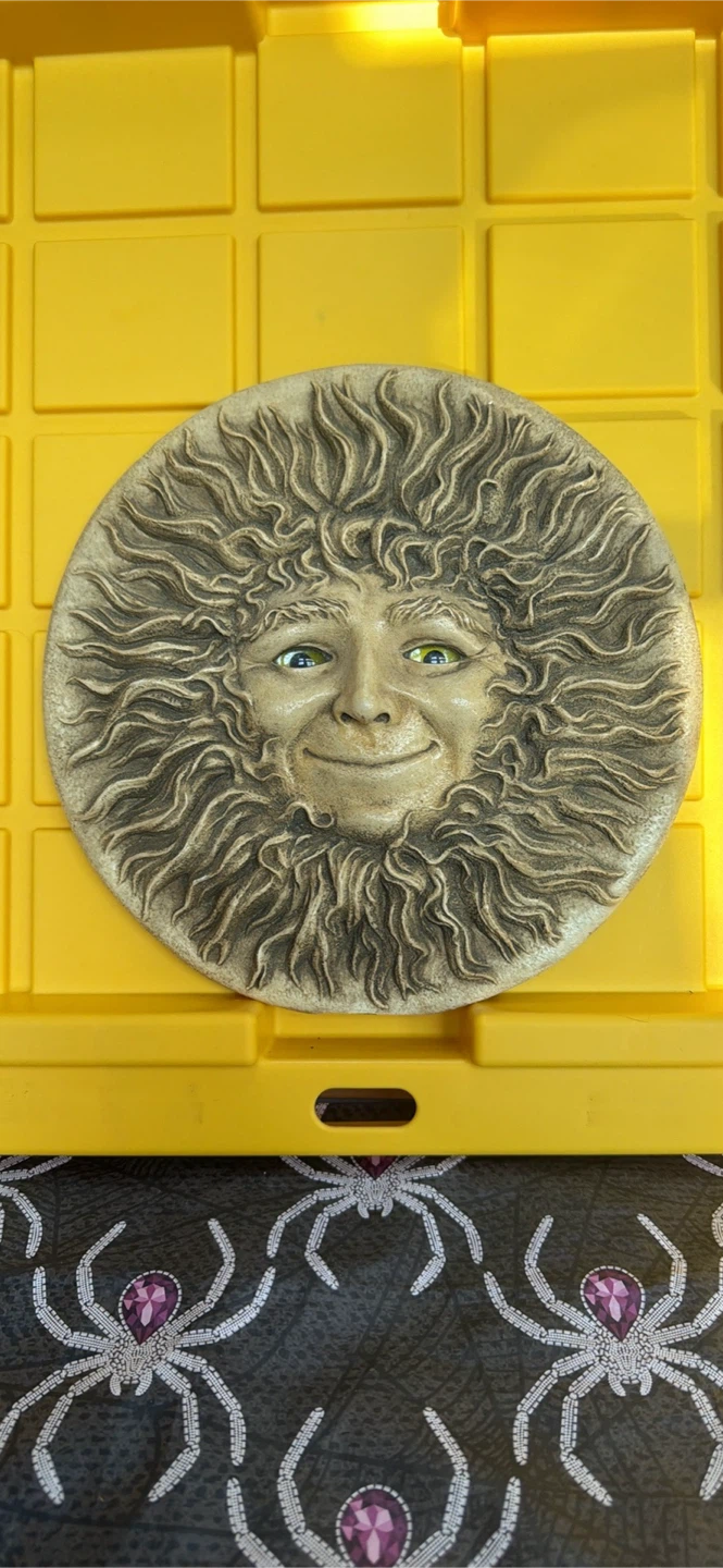Stone Garden Plaque Face Decor