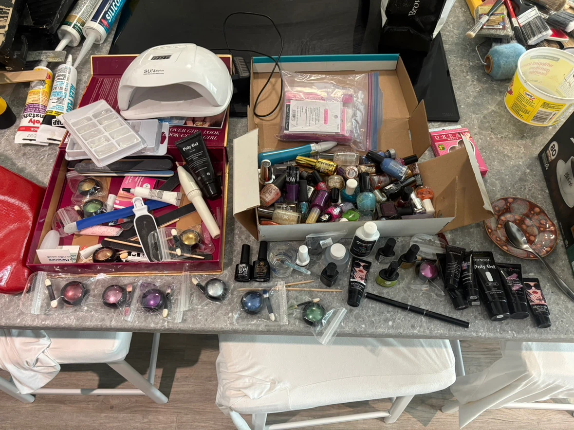 Nail Art Supplies Lot with UV Lamp - photo 4