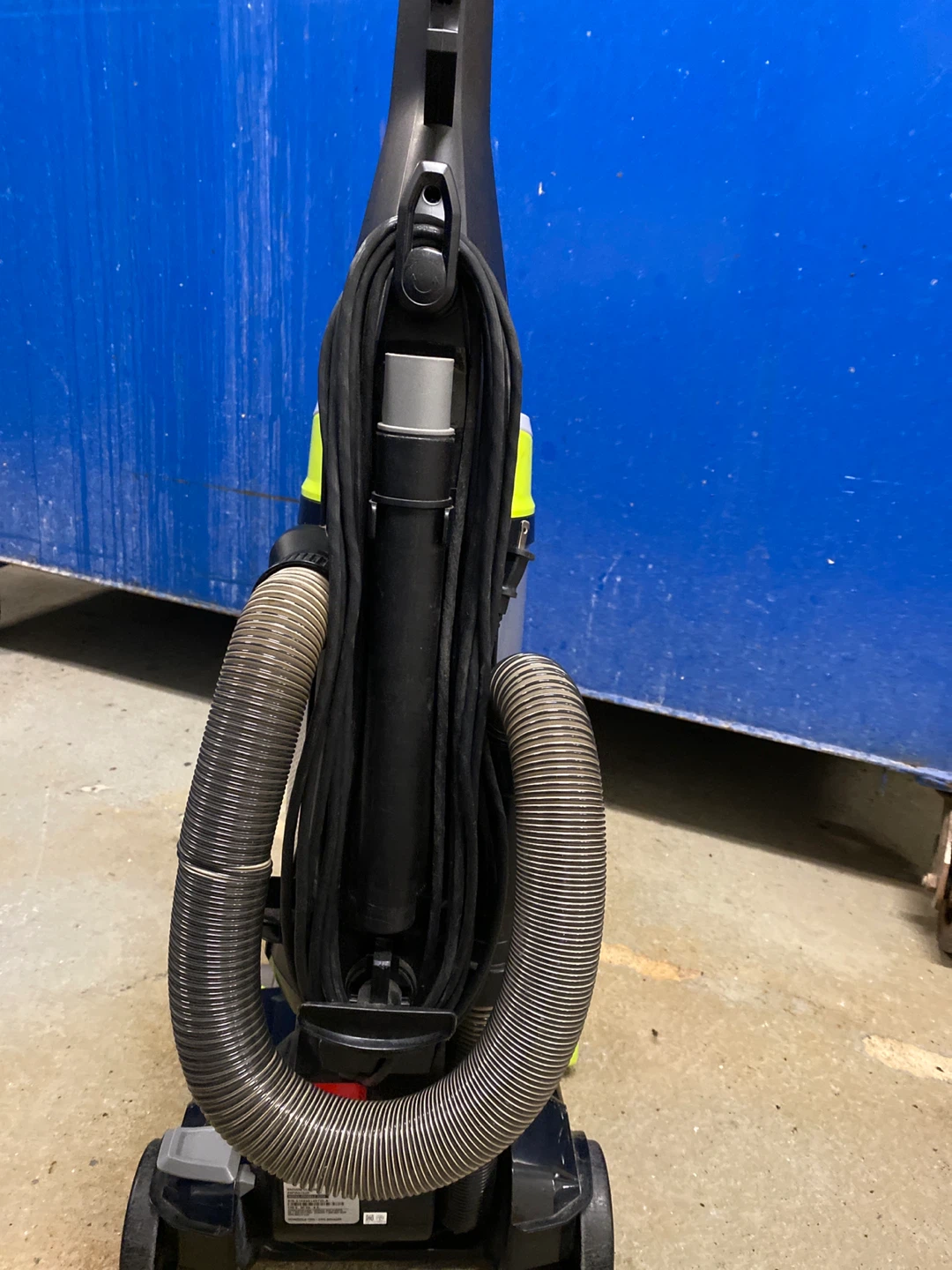 Bissell CleanView Swivel Pet vacuum - photo 2