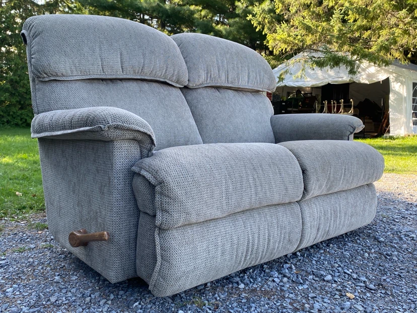 Comfy Grey La-Z-Boy Reclining Loveseat Sofa (CAN DELIVER)