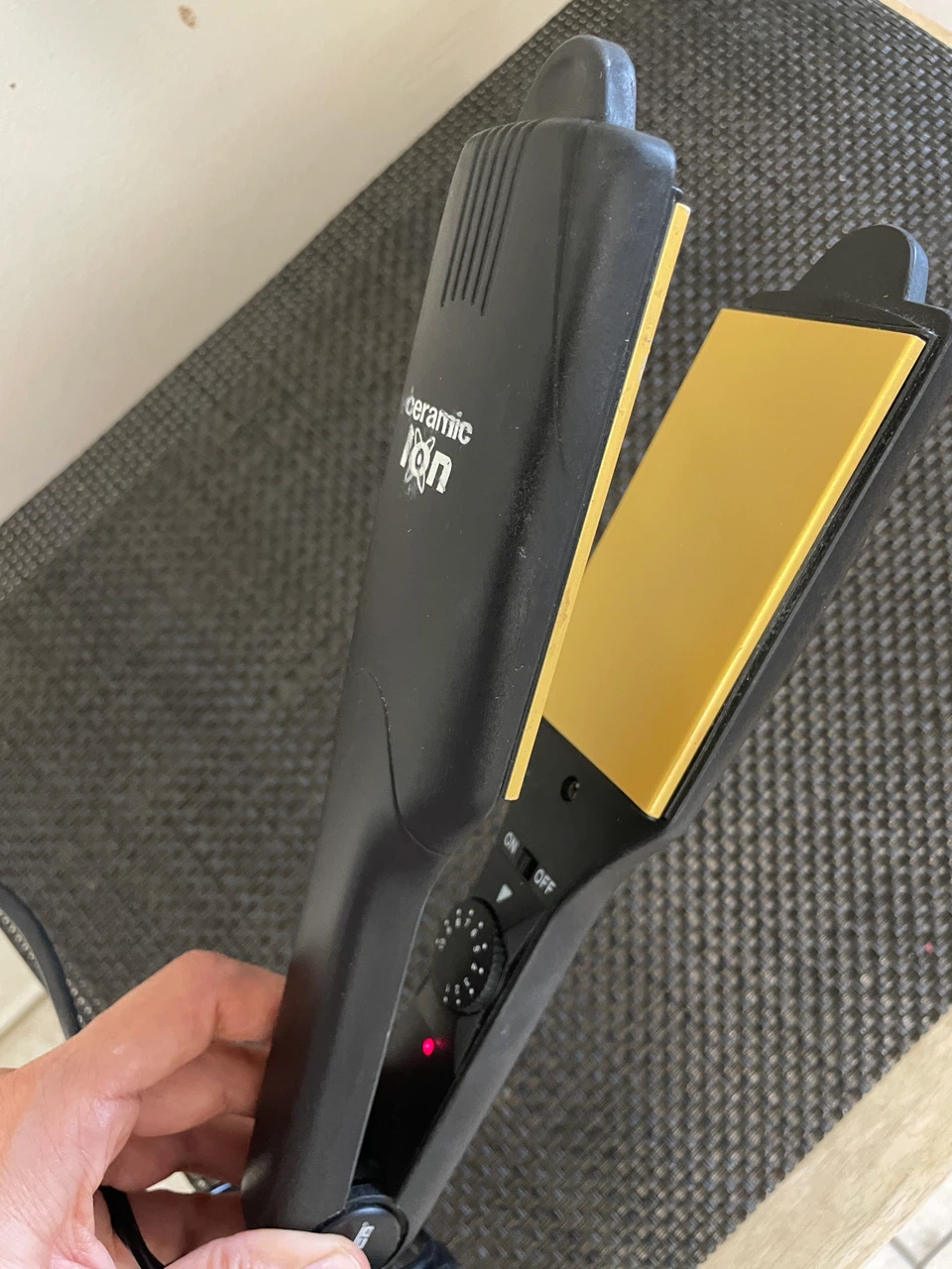 Professional TRESemme Ceramic Ion Hair Straightener - photo 3