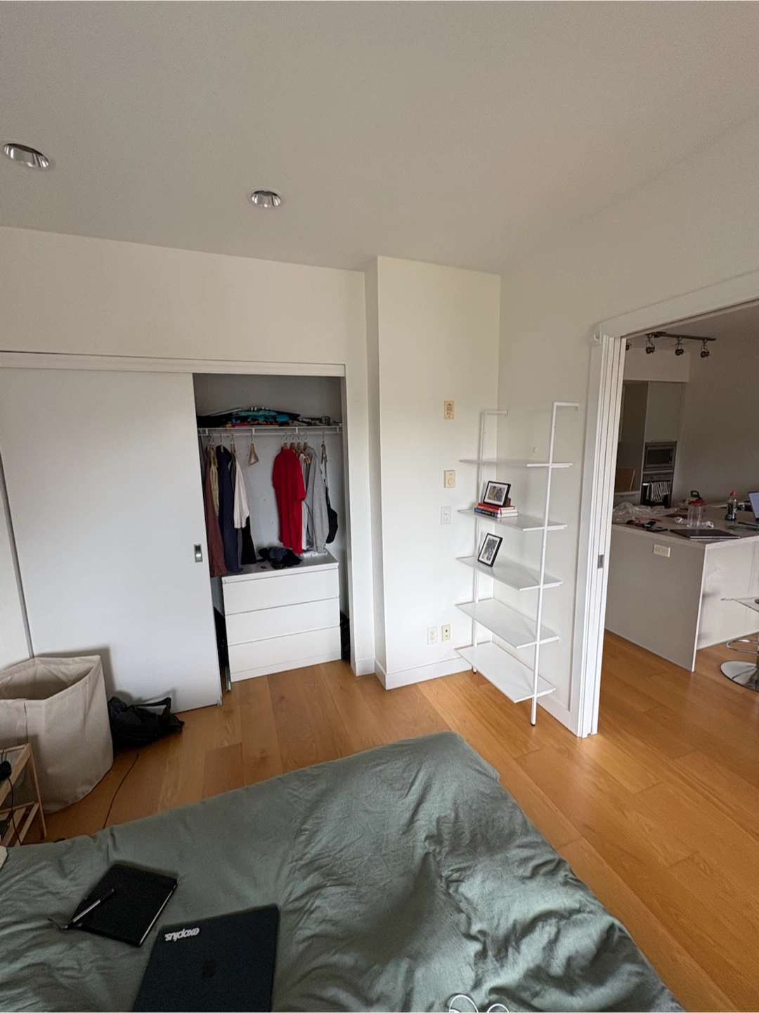 White ladder bookshelf - photo 4