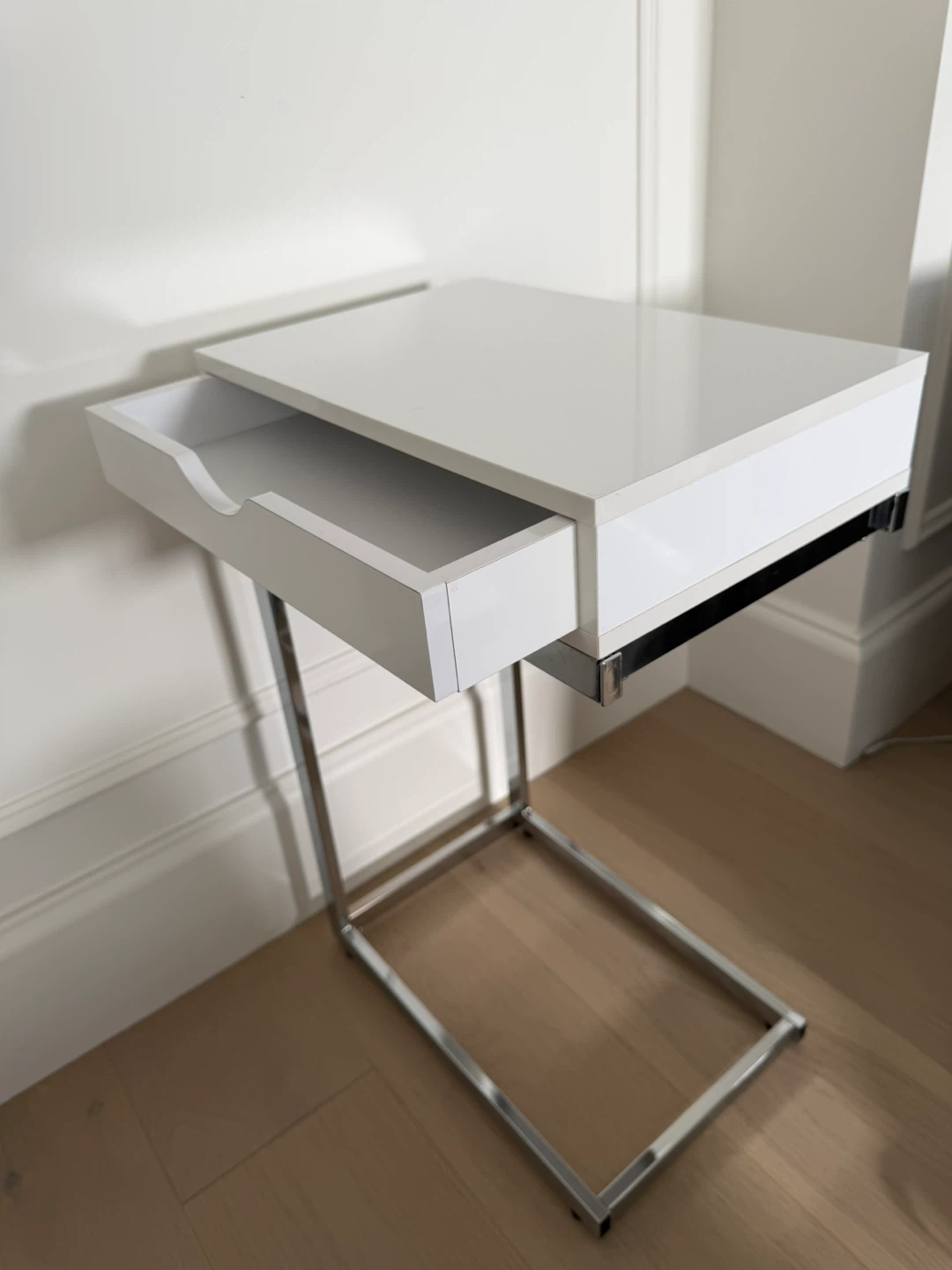 White side table with drawer - photo 2