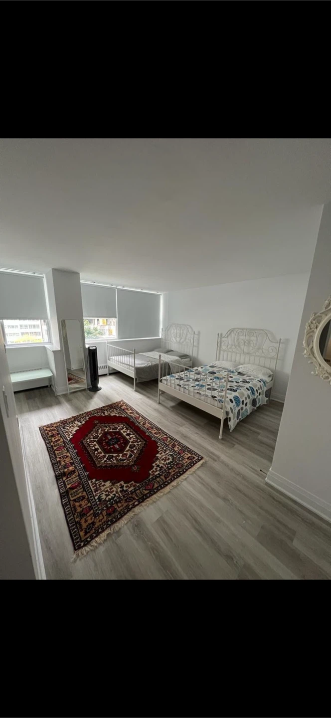 Looking for female roommate - photo 2