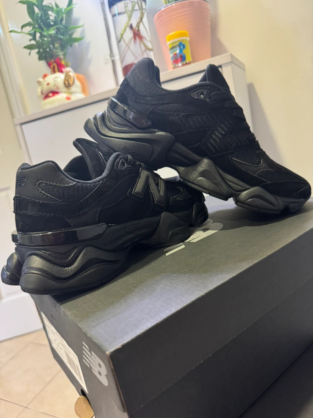 New Balance 9060 Triple Black Sneakers US 8 - photo 4