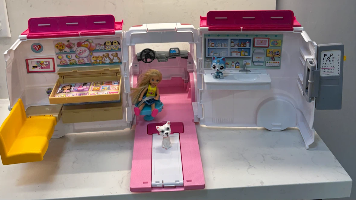 2017 Mattel Barbie Care Clinic 17” Ambulance, +3 Figures - photo 3