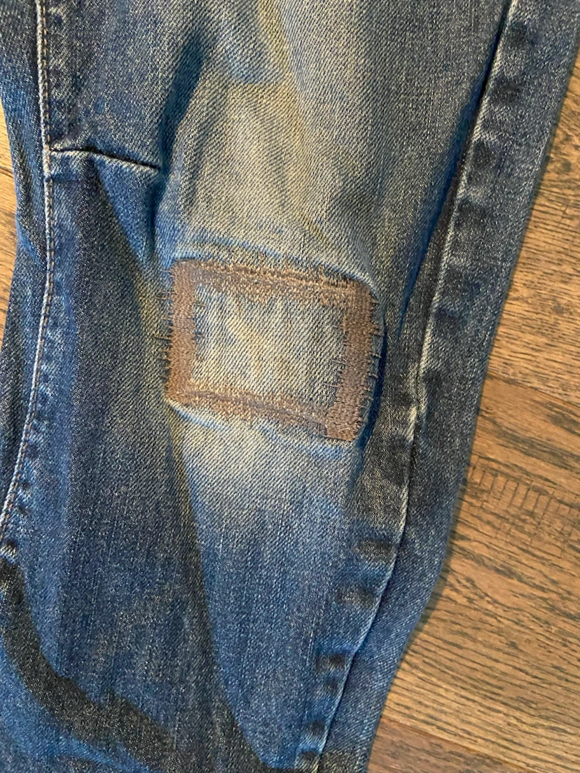EUC: Zara Boys Distressed Blue Denim Jeans 9/10 yrs - photo 3