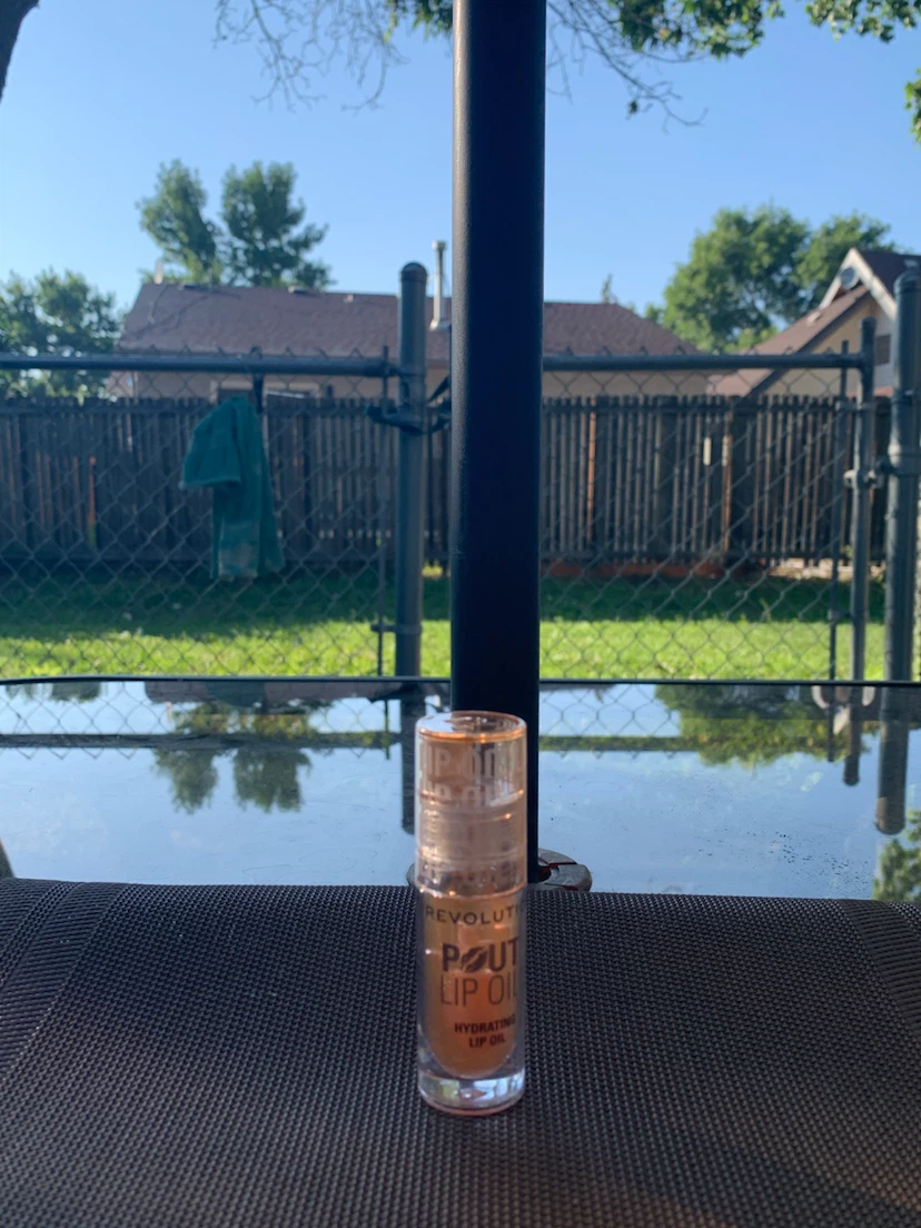 Revolution Pout Lip Oil