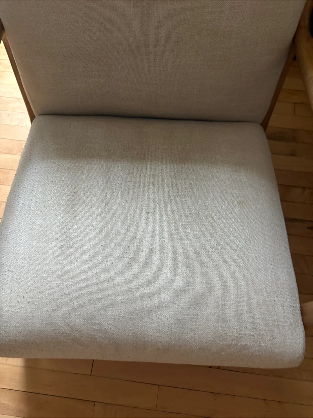 Armchair with wooden frame - photo 3