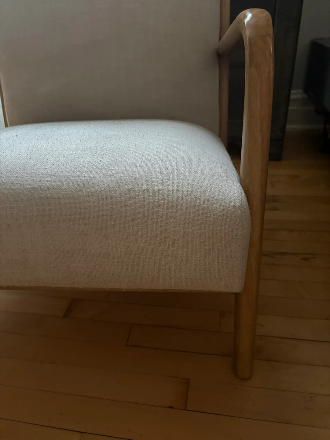 Armchair with wooden frame - photo 4