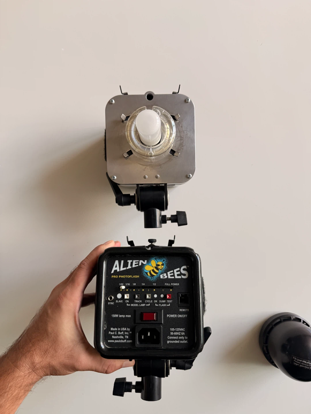 Pair of AlienBees B1600 Flash Units - photo 2