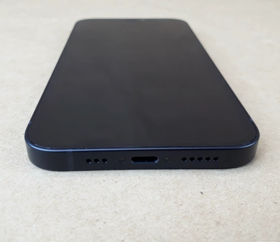 Black Apple iPhone 12 - photo 4