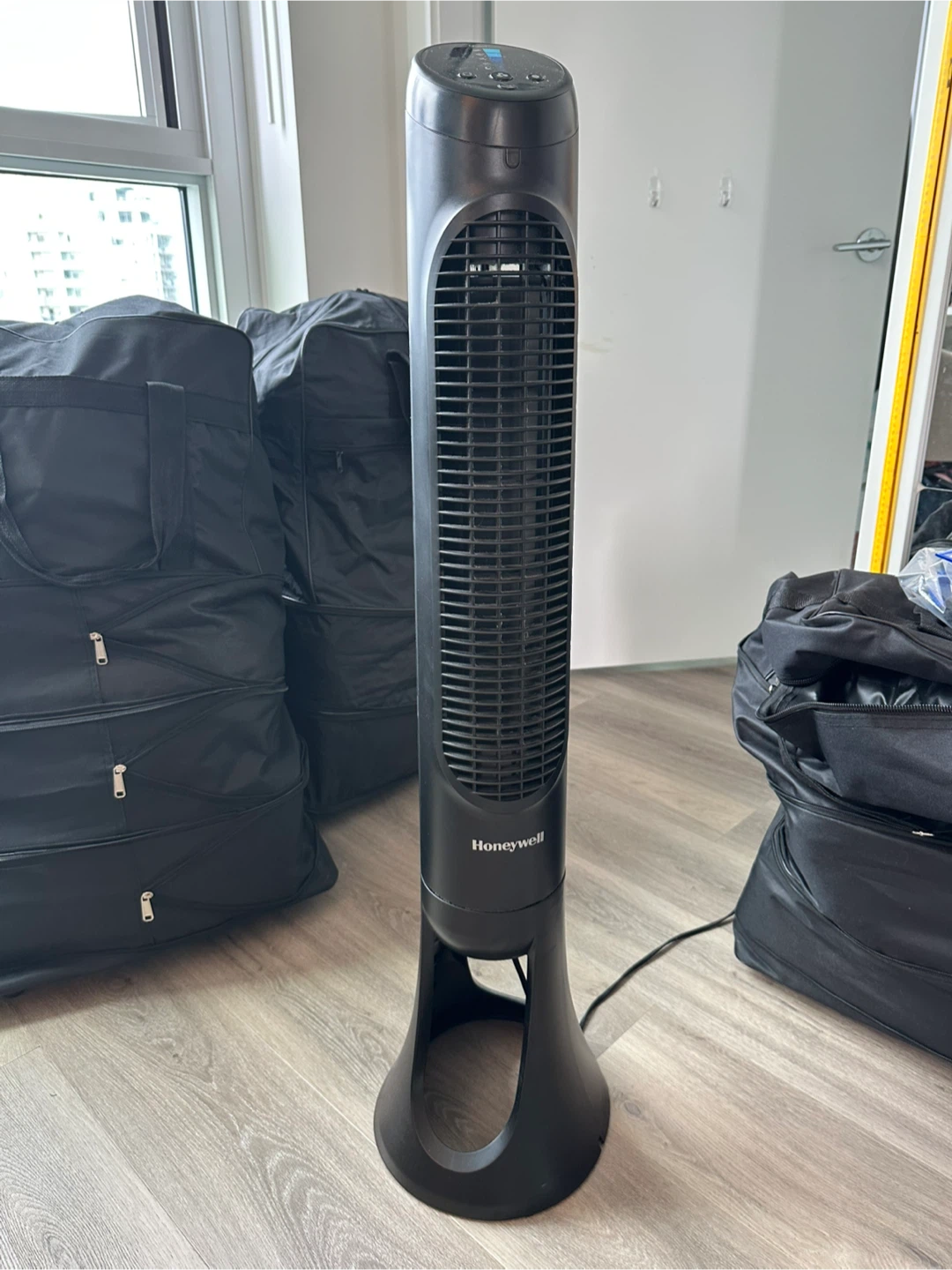 Honeywell QuietSet Tower Fan HYF260BC 40 Inch Black