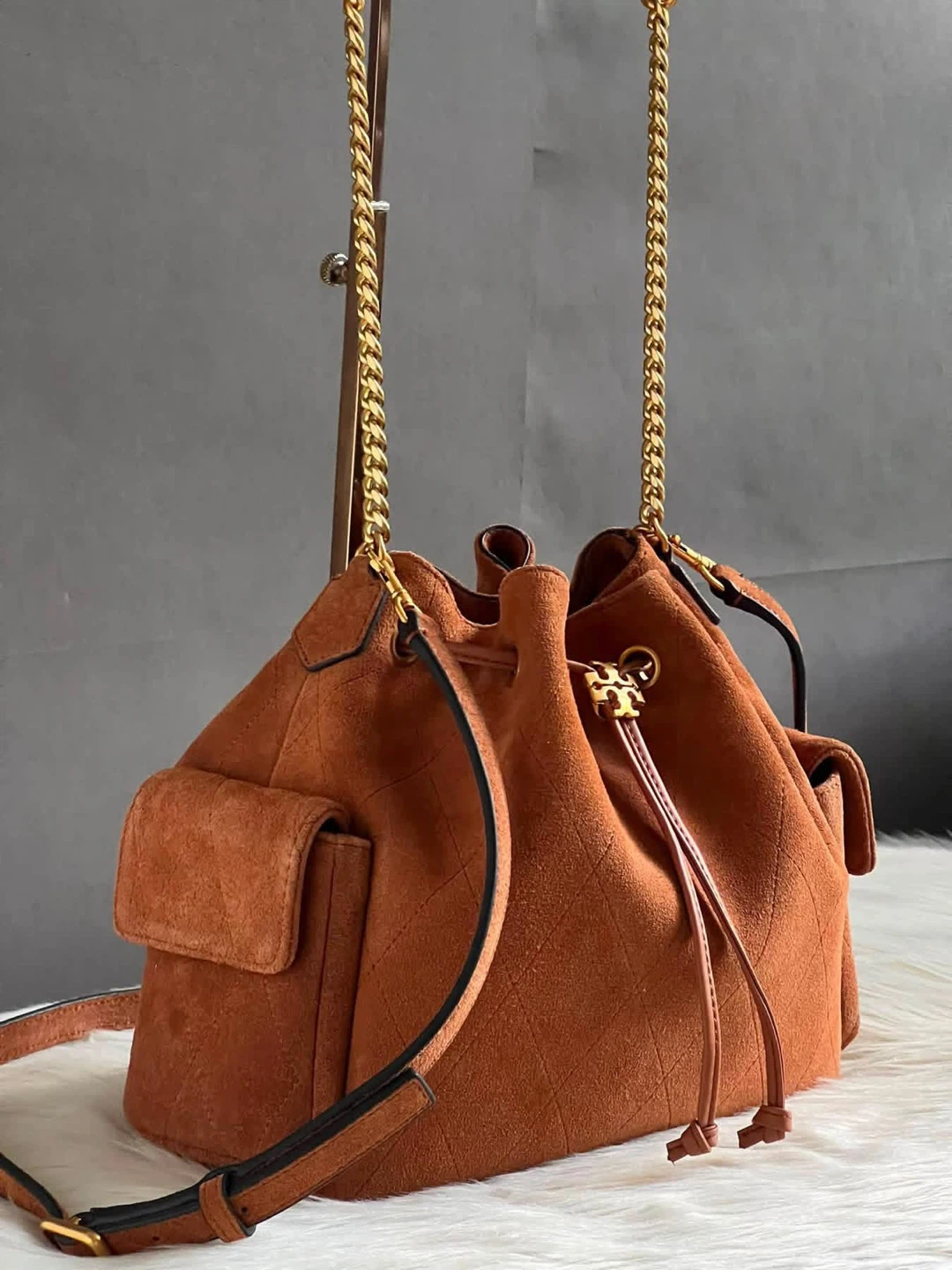 FOR SALE ‼️Tory Burch Charlie Quilted Suede Drawstring Bag - photo 3