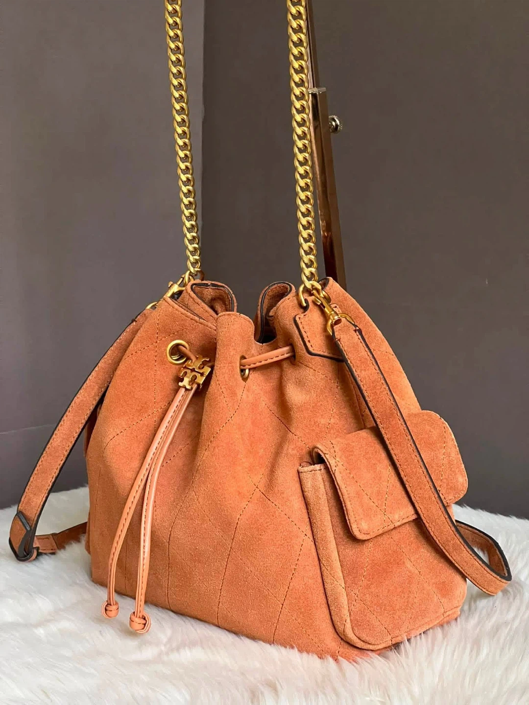 FOR SALE ‼️Tory Burch Charlie Quilted Suede Drawstring Bag - photo 4