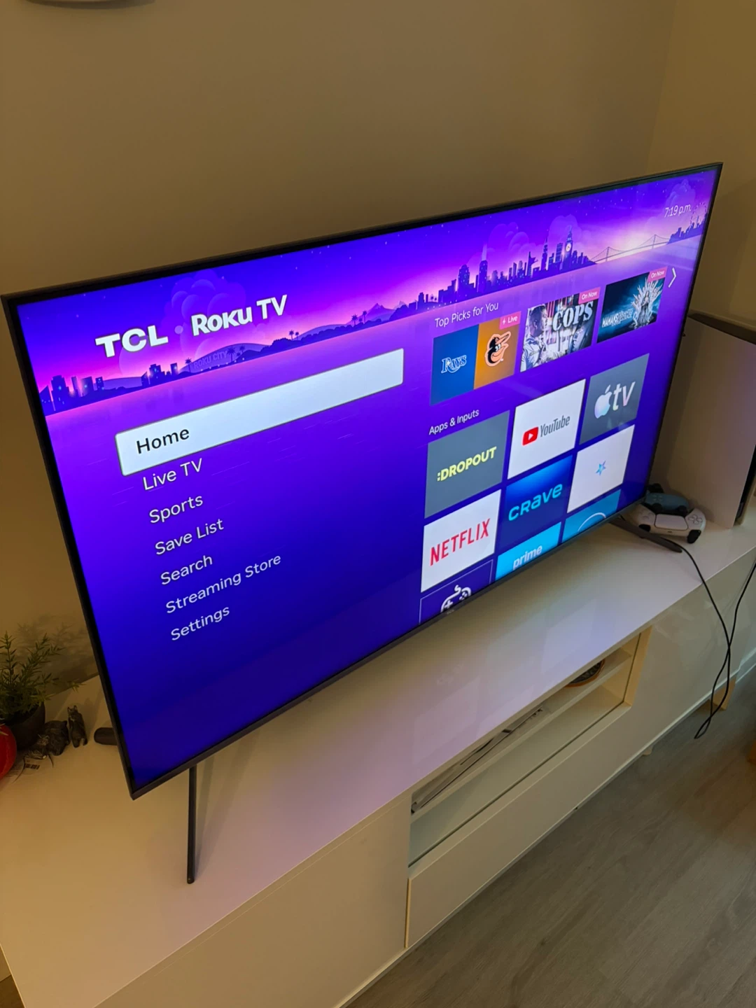TCL 5-Series 50” QLED (Roku) - photo 4
