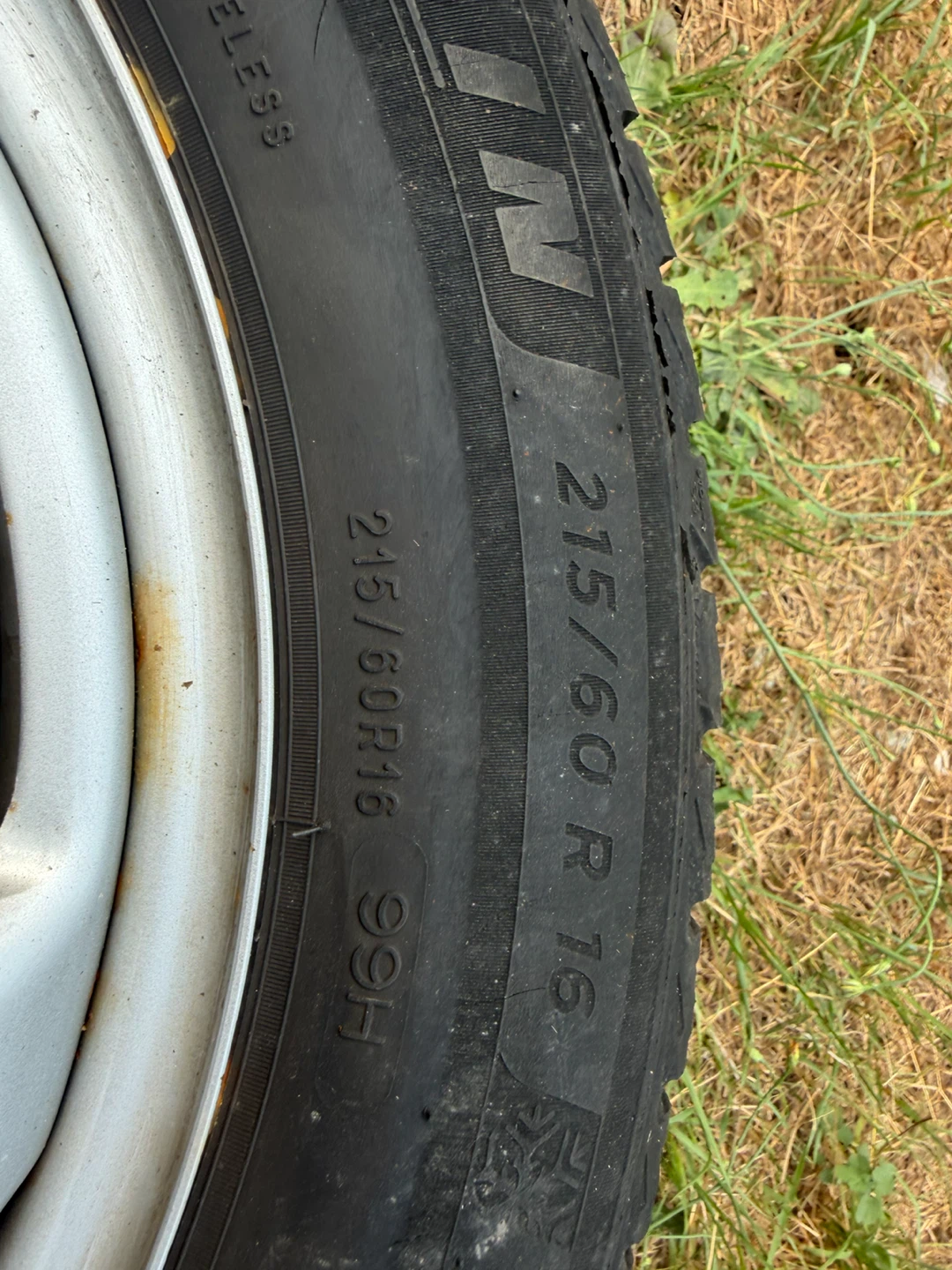 Michelin X-Ice Snow Winter Tire on Rim - 215/60R16
