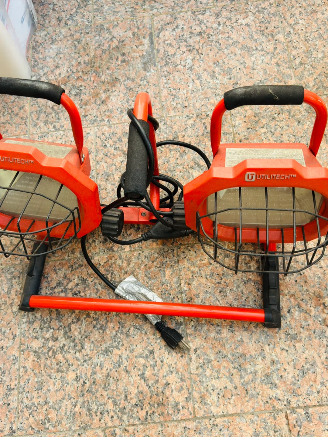 Utilitech Twin Head Work Light - photo 3