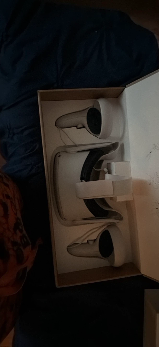 Meta Quest 2 VR Headset with Controllers - 128 GB