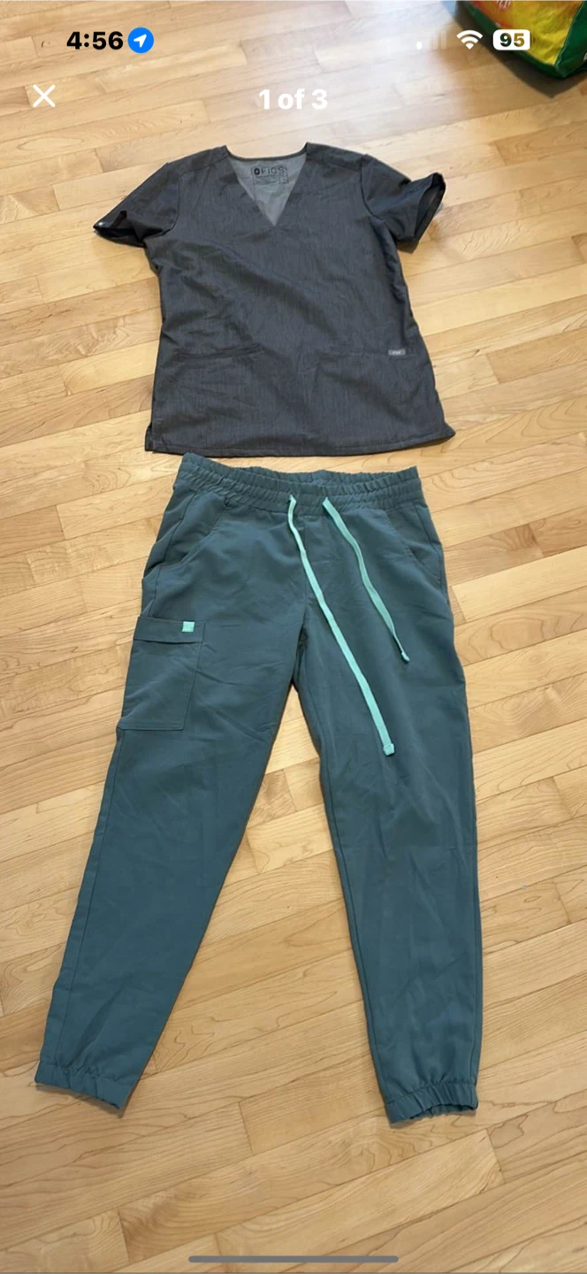 Scrubs women's XS shirt and S GARDE MALADE pants