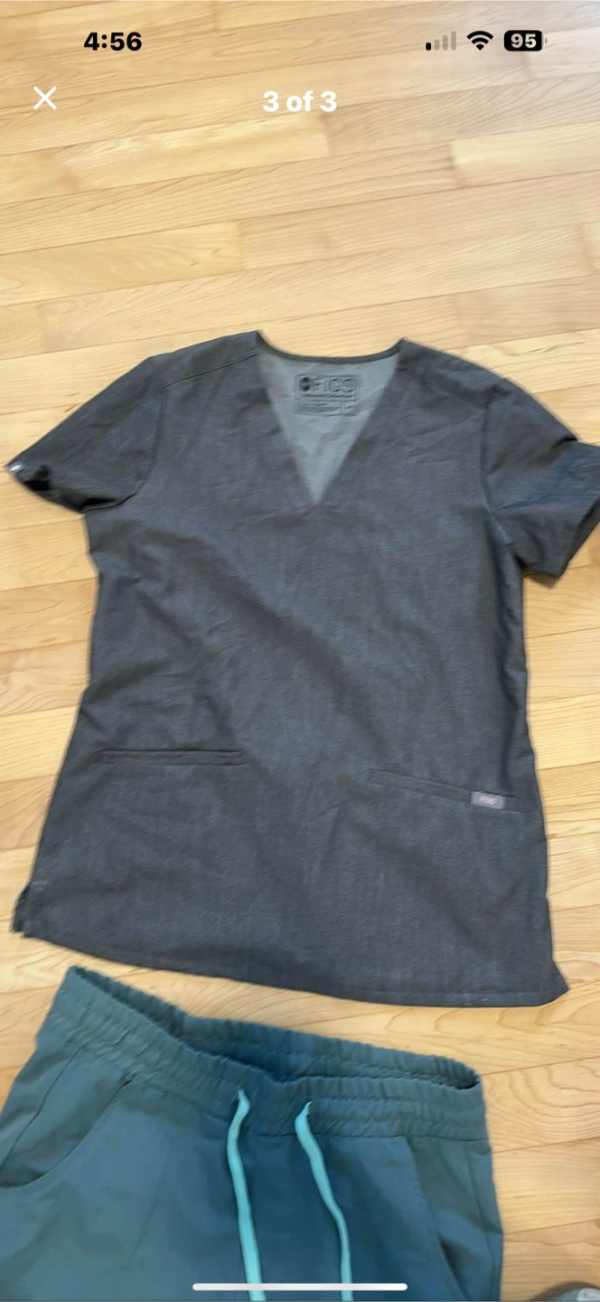 Scrubs women's XS shirt and S GARDE MALADE pants - photo 3