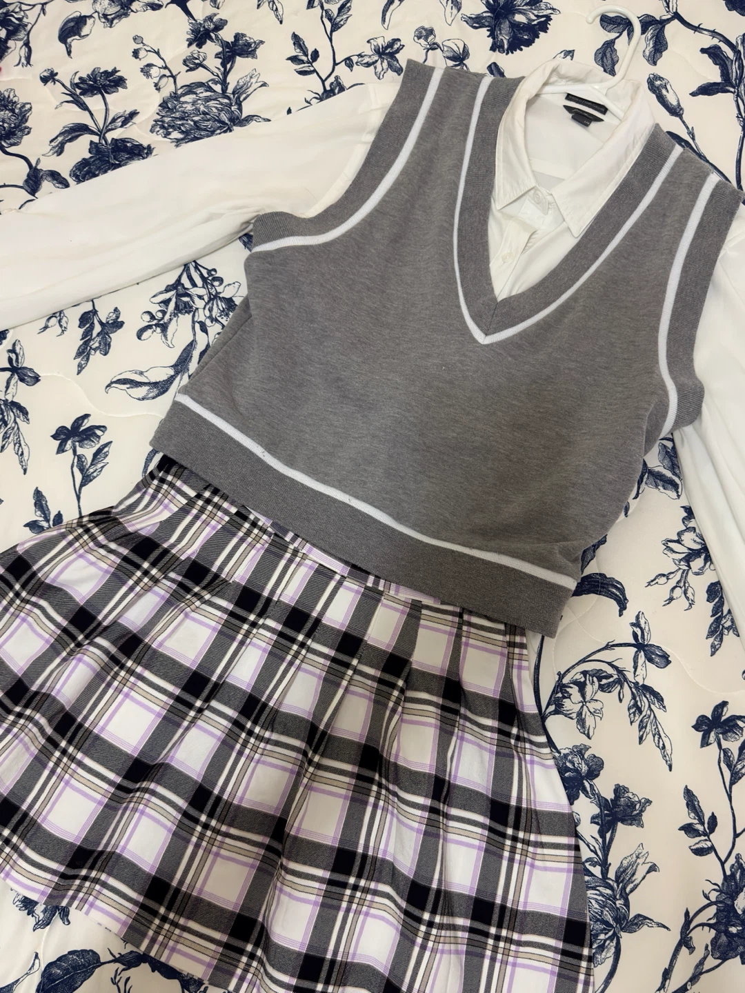 Outfit BUNDLE: blouse, vest, skirt