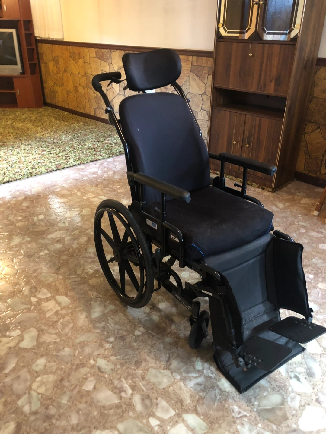 Invacare Tilt chair for sale with removable tray - photo 3