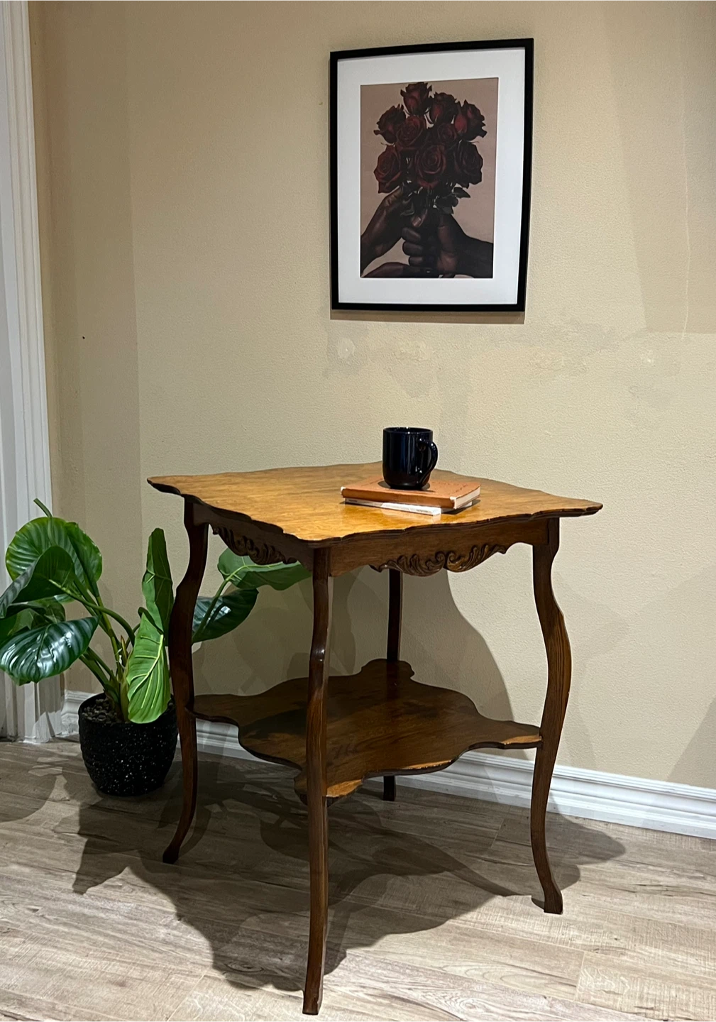 Antique Tiger Oak 2-Tier Parlor Table (Scalloped Edge)