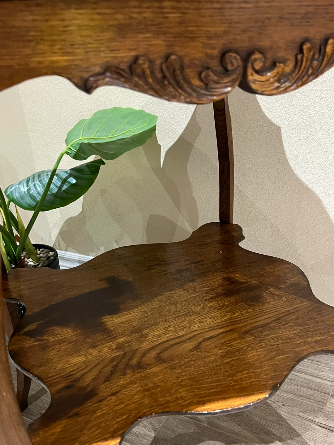 Antique Tiger Oak 2-Tier Parlor Table (Scalloped Edge) - photo 3
