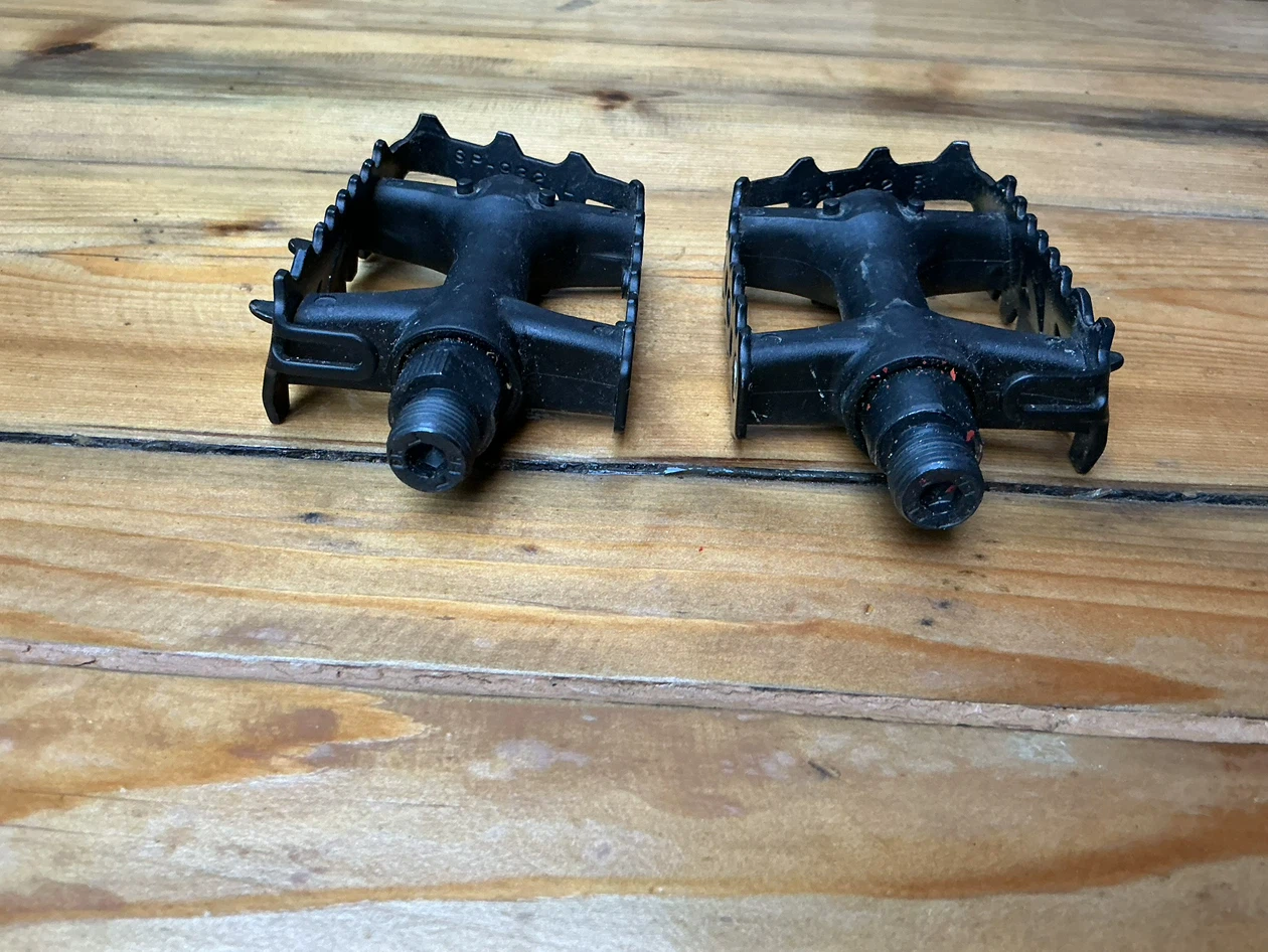 Pair of Black K-70 Bicycle Pedals ! - photo 3