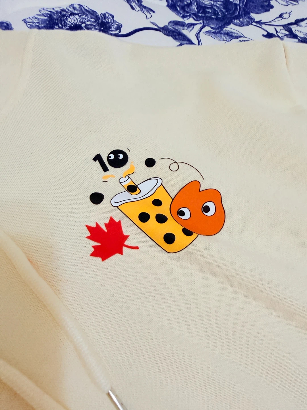 Cream coloured hoodie with cute bubble tea graphic - photo 3