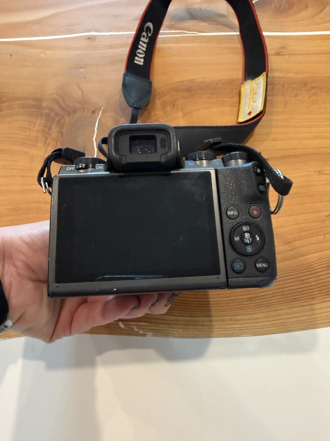 Canon EOS M50 Mirrorless Camera with 15-45mm Lens - photo 4