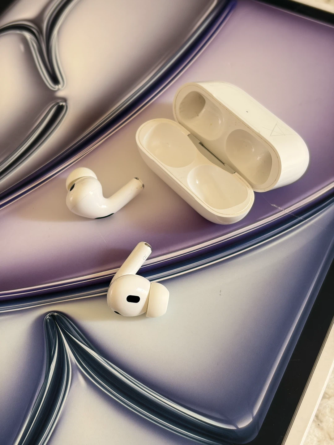 Apple AirPods Pro (2nd Gen) with Charging Case - photo 3